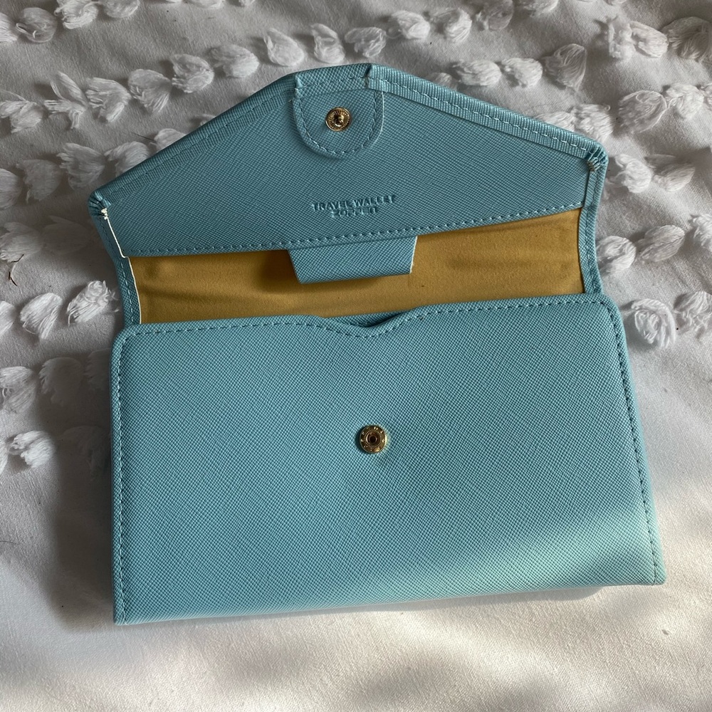 NWOT Travel wallet